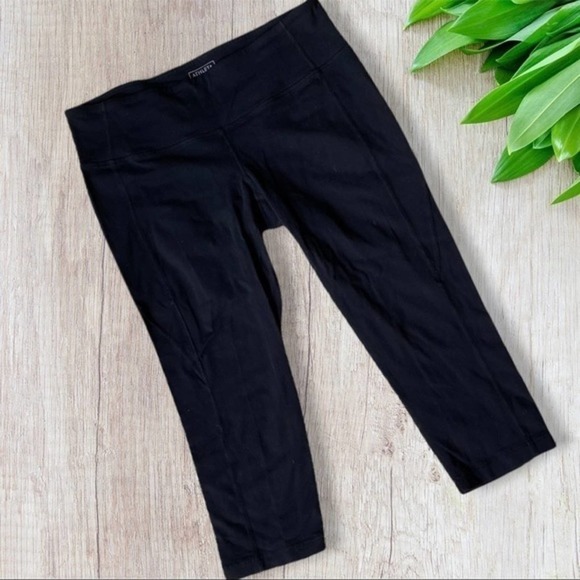 Athleta Pants - 𝅺athleta Solid Black Cropped Leggings Size Large